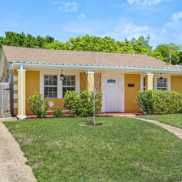 What can you get in New Orleans for $300,000 or less??
4 bedroom/2 bath home in Gentilly
3837 Virgil Blvd. listed $270,000
3 Bedroom/2 bath plus office home in Mid-city
531 S Cortez listed $289,000
3 Bedroom/2 bath home in Central City four blocks off St. Charles Ave. listed $300,000